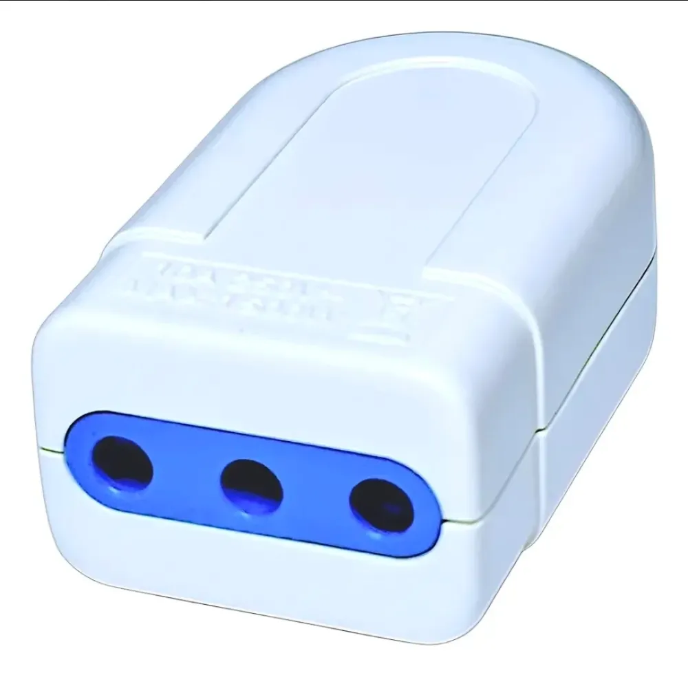 Adaptador Triple 2P+T Hembra 3 en Línea 